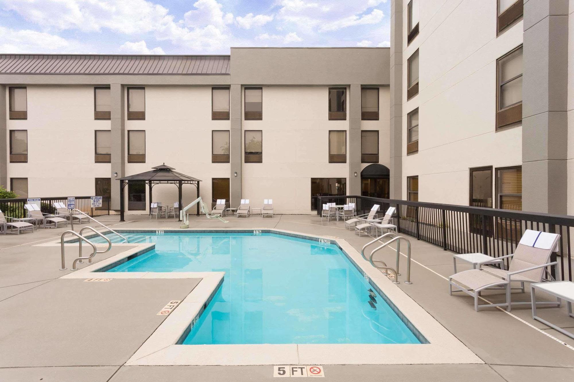 Wyndham Garden Greenville / Spartanburg Airport Экстерьер фото